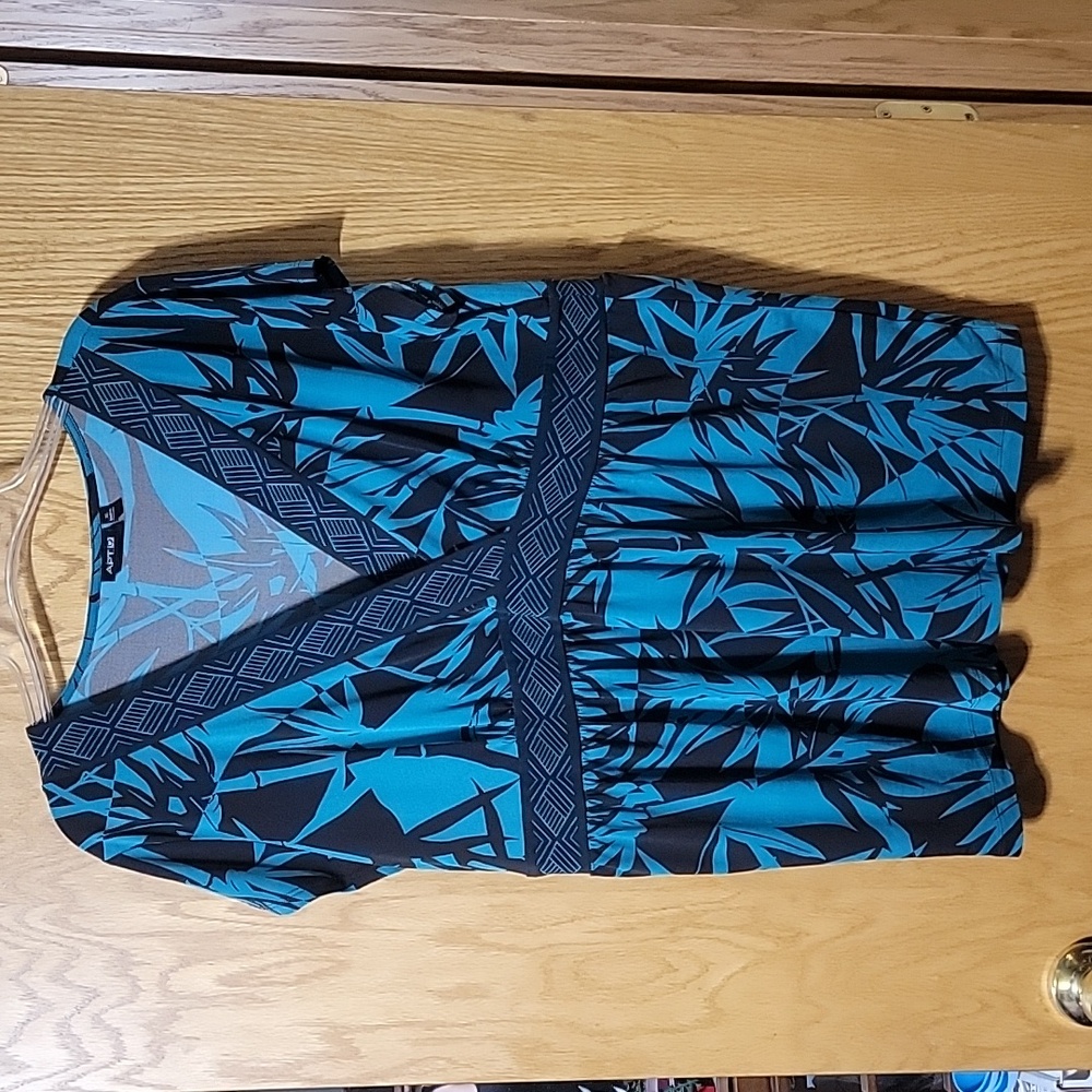 Apt 9 teal and black top Sz XL